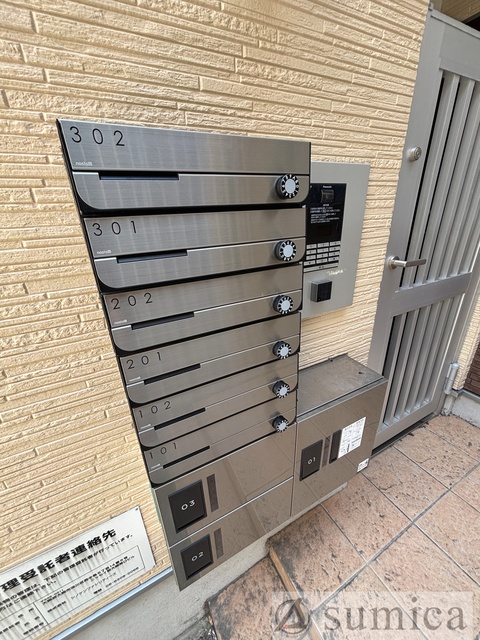 エントランス　宅配ボックス完備♪外出時でも安心