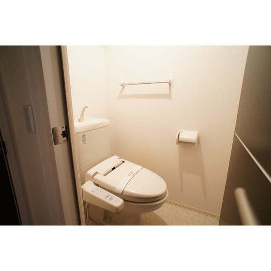 トイレ　ウォシュレット付きのトイレでのんびりゆったり