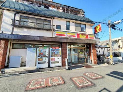 コンビニ　デイリーストア くにじま駅前店（コンビニ）まで371m