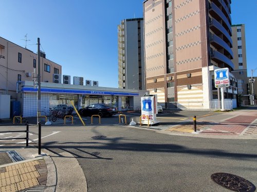 コンビニ　ローソン阪急崇禅寺駅前店（コンビニ）まで730m