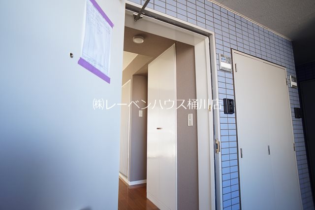 玄関　レーベンハウス桶川店へ　048-787-5511