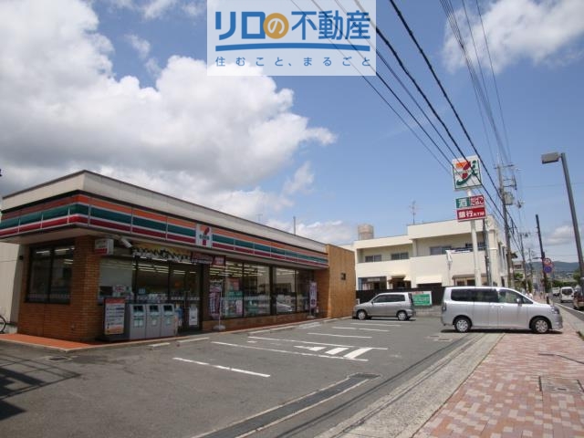 コンビニ　セブンイレブン宝塚鹿塩1丁目店（コンビニ）まで532m