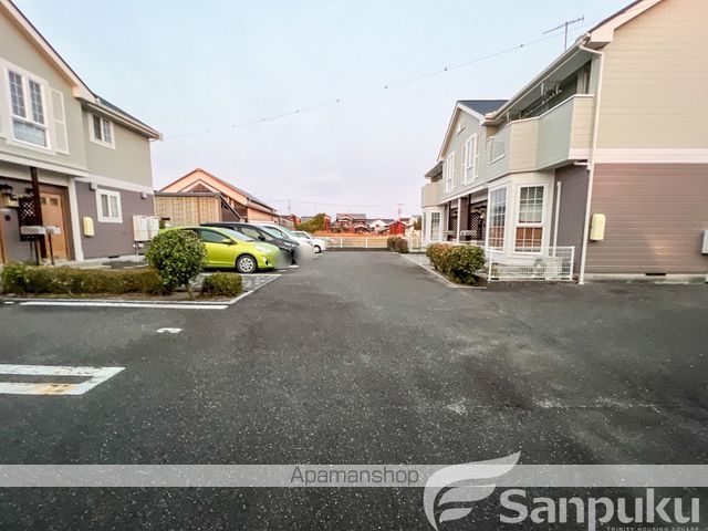 駐車場　駐車場