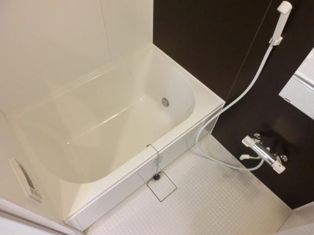 バス・シャワールーム　追い焚き完備のバスルーム