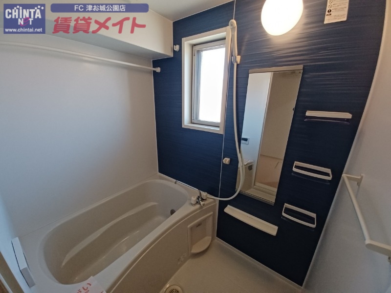 バス・シャワールーム　反転同型写真