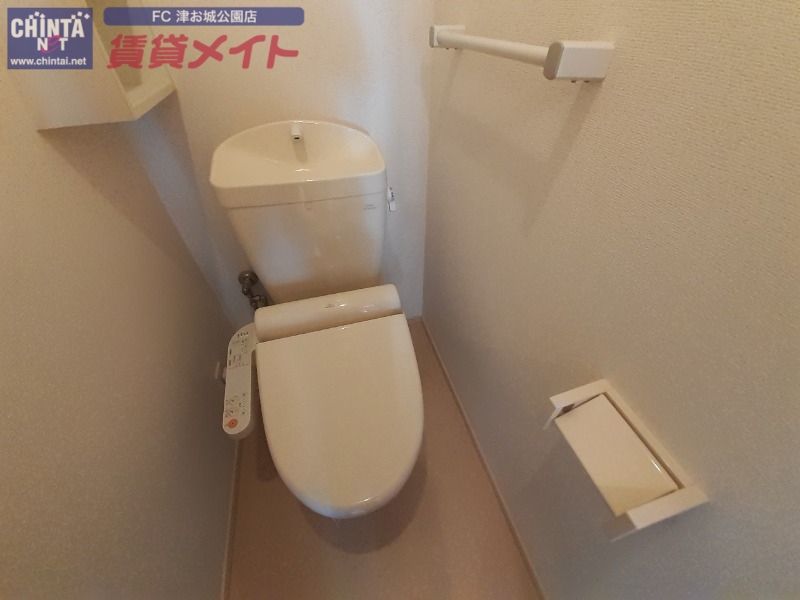 トイレ　反転同型写真