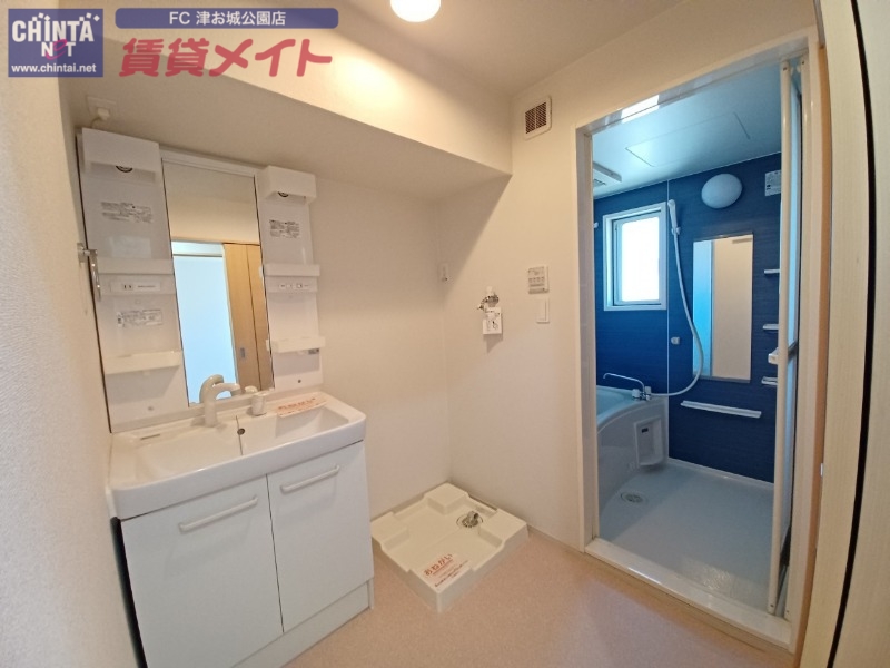 洗面設備　反転同型写真