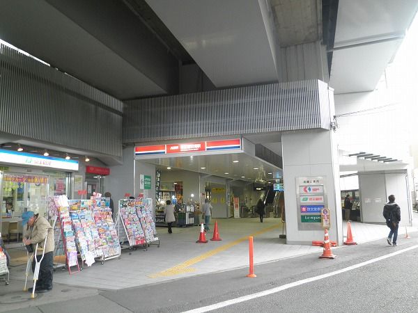 スーパー　京王ストア稲田堤店（スーパー）まで304m