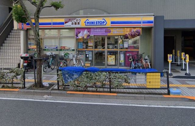 コンビニ　ミニストップ荒川2丁目店（コンビニ）まで375m