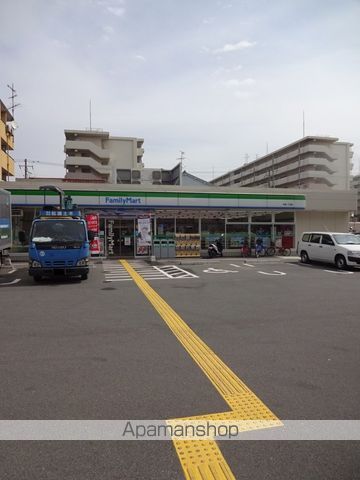 コンビニ　ファミリーマート（コンビニ）まで306m