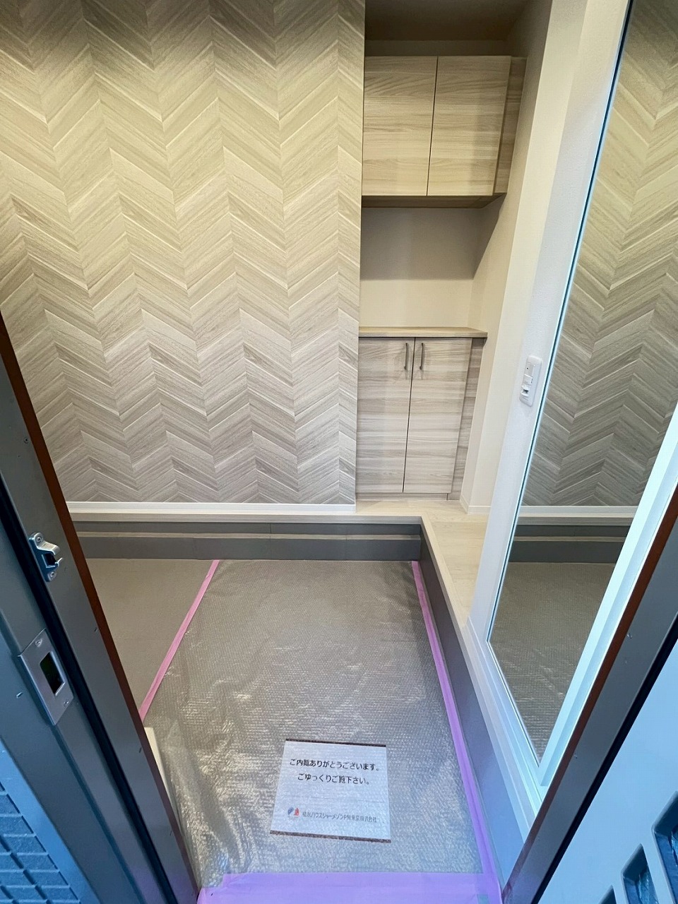 玄関　同じ間取りの別部屋の写真です