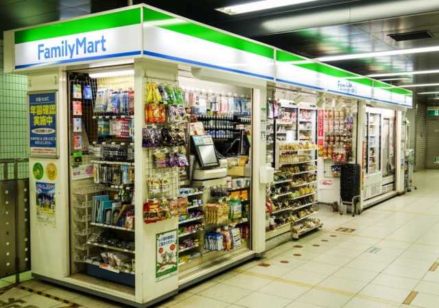 コンビニ　ファミリーマート　都営線若松河田駅店（コンビニ）まで79m