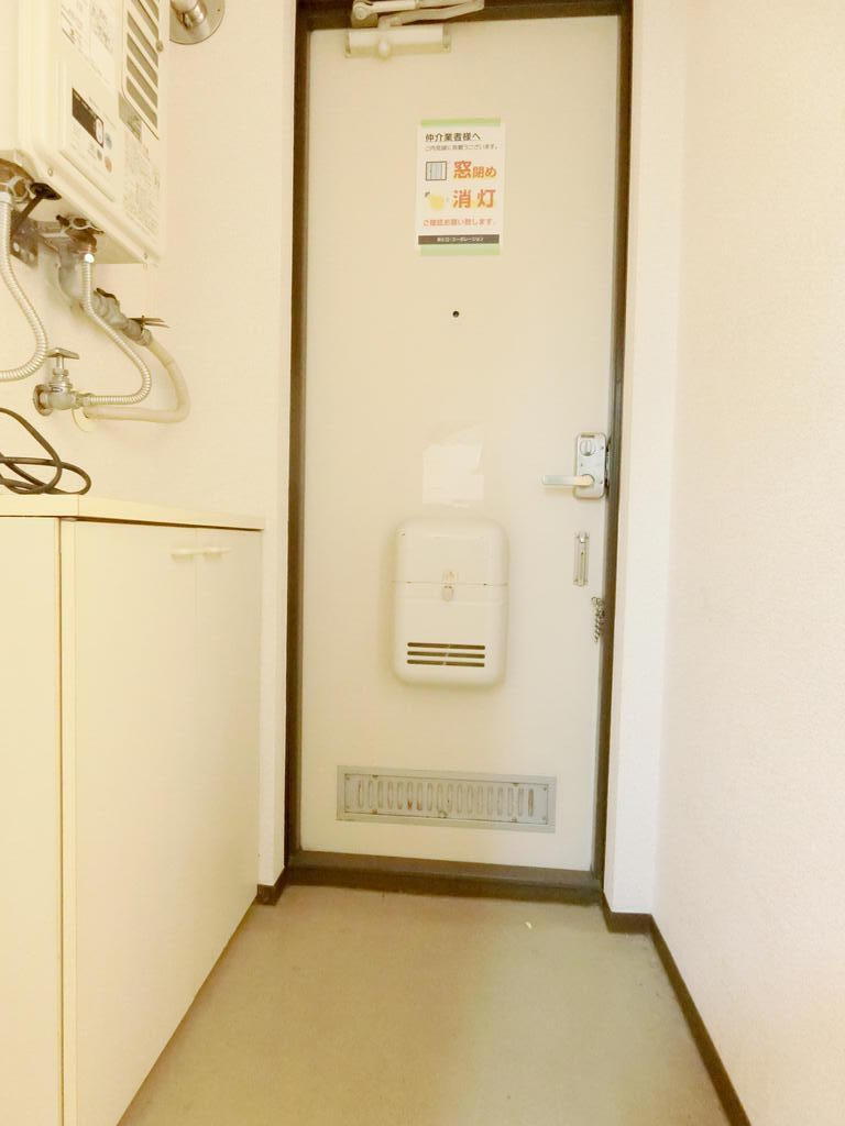 玄関　玄関にはシューズボックスもございます