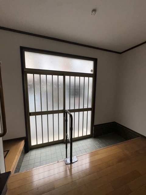 寿町2丁目貸家の玄関写真