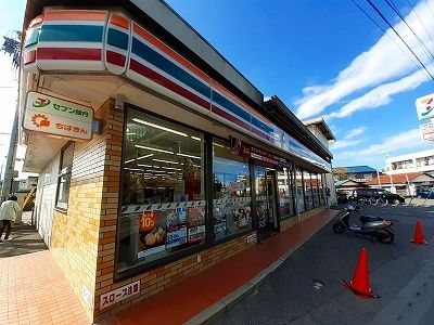 コンビニ　セブンイレブン（コンビニ）まで300m