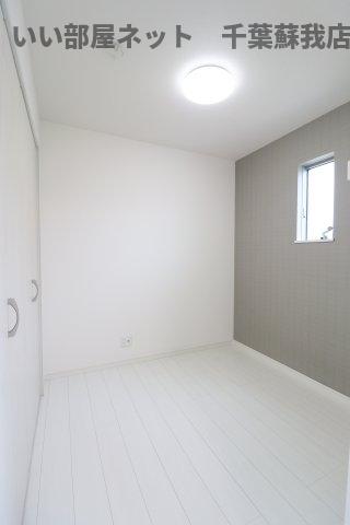 その他部屋・スペース　開放的な寝室です