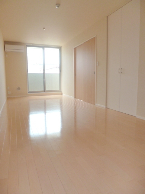 居室・リビング　★明るいフローリングのお部屋です★