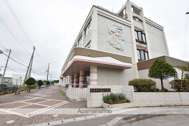 小学校　神山小学校（小学校）まで1103m