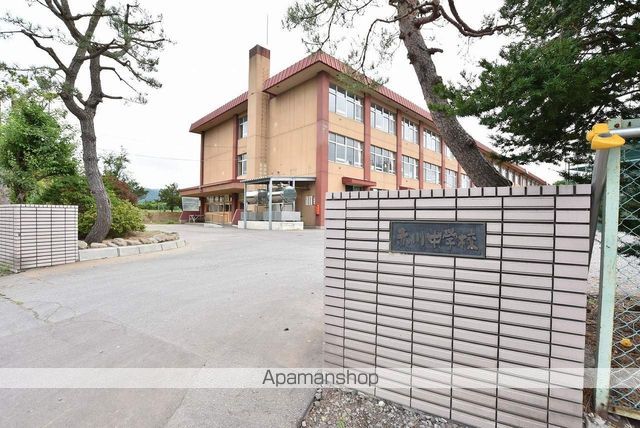 中学校　赤川中学校（中学校）まで818m