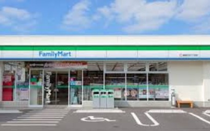 コンビニ　ファミリーマート砧城山通り店（コンビニ）まで572m