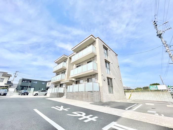 建物外観　オートロック付きマンションタイプです♪