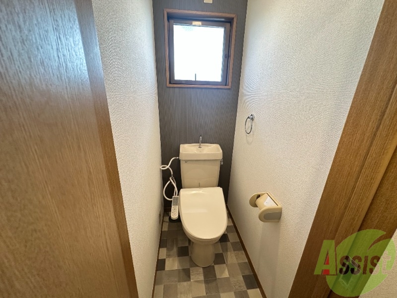 トイレ　ウォシュレット機能がついたトイレです。安心して使用できますね