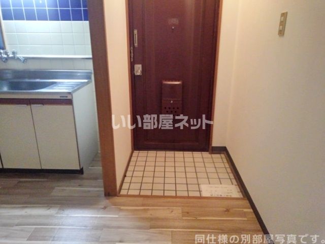 阪急京都線 総持寺駅 徒歩27分 2階建 築41年の玄関写真