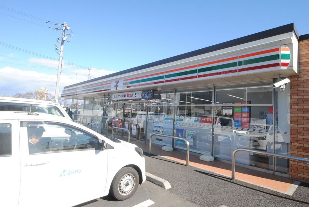 コンビニ　セブンイレブン越谷神明町2丁目店（コンビニ）まで520m