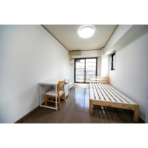 学生会館 フラッツ福岡1の居間写真