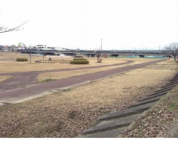 その他　御山緑地運動公園まで750m