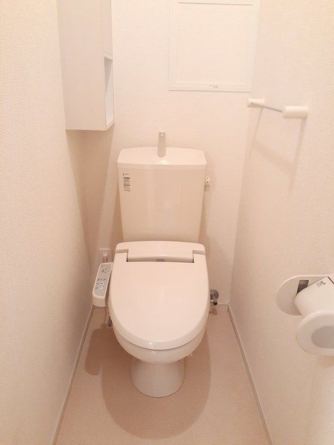 ＪＲ東海道本線 御厨駅 徒歩13分 3階建 築14年のトイレ写真