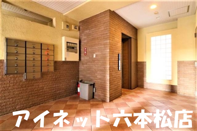 地下鉄七隈線 六本松駅 徒歩3分 10階建 築22年の外観写真