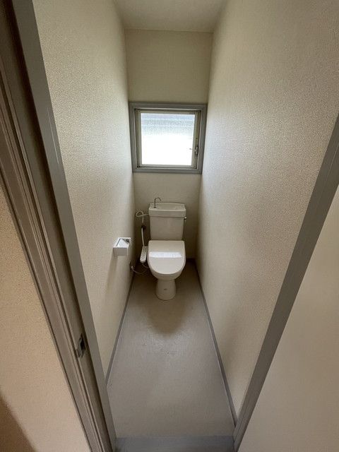 ＪＲ中央線 日野駅 徒歩10分 2階建 築37年のトイレ写真
