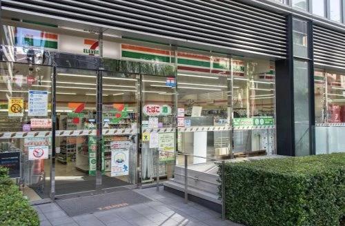 コンビニ　セブンイレブン 銀座2丁目店（コンビニ）まで487m