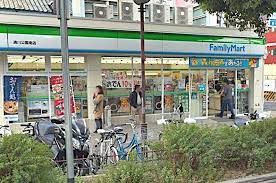 コンビニ　ファミリーマート湊川公園南店（コンビニ）まで47m