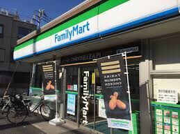 コンビニ　ファミリーマート南千住五丁目店（コンビニ）まで715m