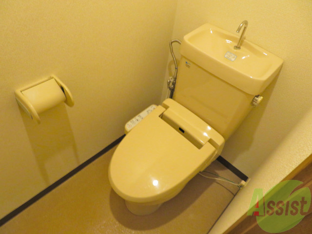 トイレ　トイレには、ウォシュレットが設置されているので便利ですね