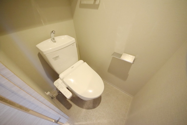 東京メトロ千代田線 北千住駅 徒歩12分 6階建 築7年のトイレ写真