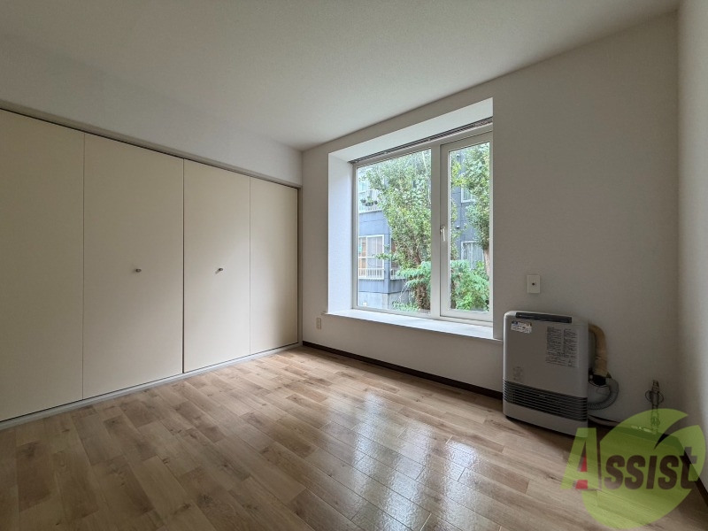 その他部屋・スペース　こちらのお部屋は光が差し込む、温かみのあるお部屋です。