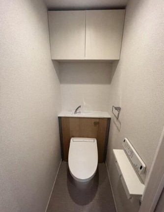 都営新宿線 住吉駅 徒歩12分 8階建 築3年のトイレ写真