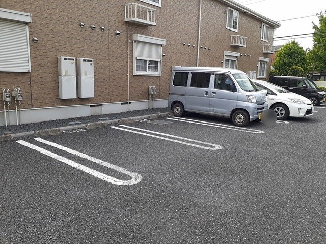 駐車場　駐車場があるので、車を買う予定の方も安心です