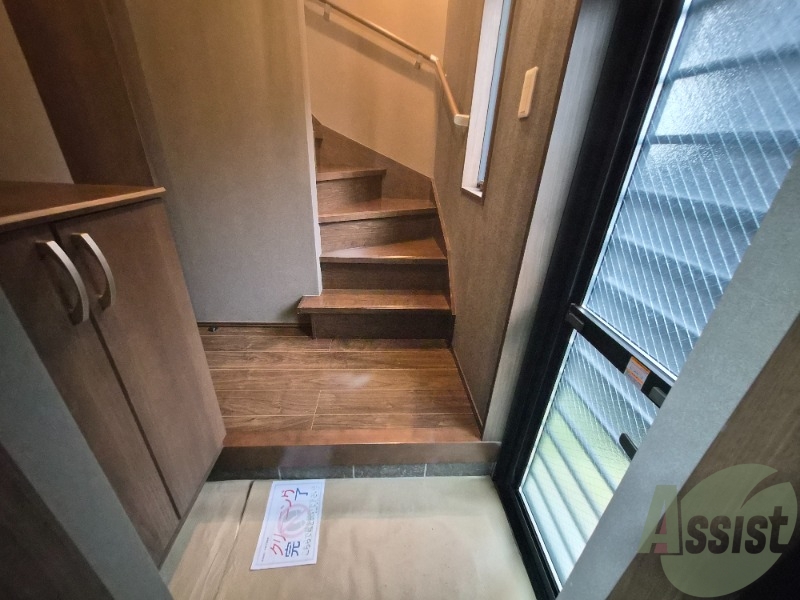 玄関　玄関は広さがあり、収納も大きめで片付けも楽ちんですね。