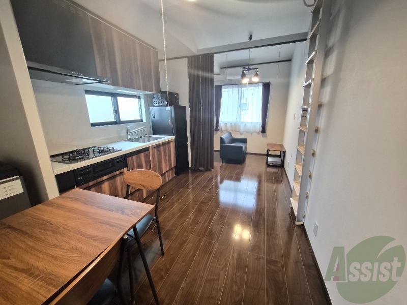 居室・リビング　ゆったりとした広さがあってデザイン良いお部屋ですね。