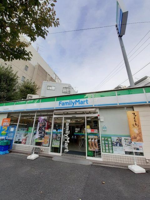 コンビニ　ファミリーマート 世田谷新町店（コンビニ）まで40m