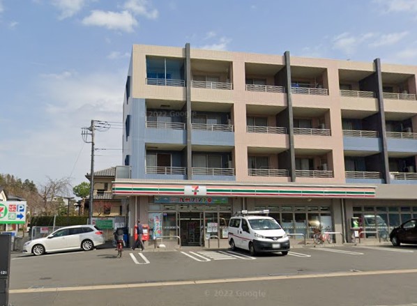 コンビニ　セブンイレブン（コンビニ）まで940m
