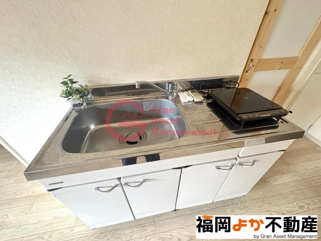 キッチン　コンパクトなキッチンで掃除もラクラク