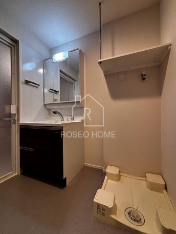 洗面設備　同マンション別部屋：参考写真