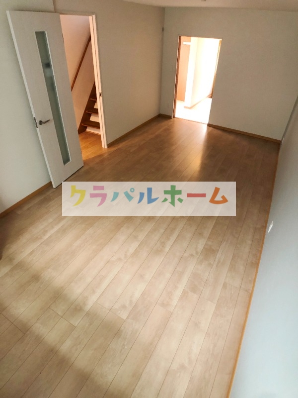 姫島2丁目戸建貸家の居間写真
