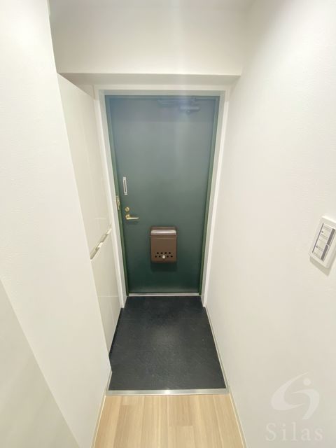 フラットフォーアイザワの玄関写真
