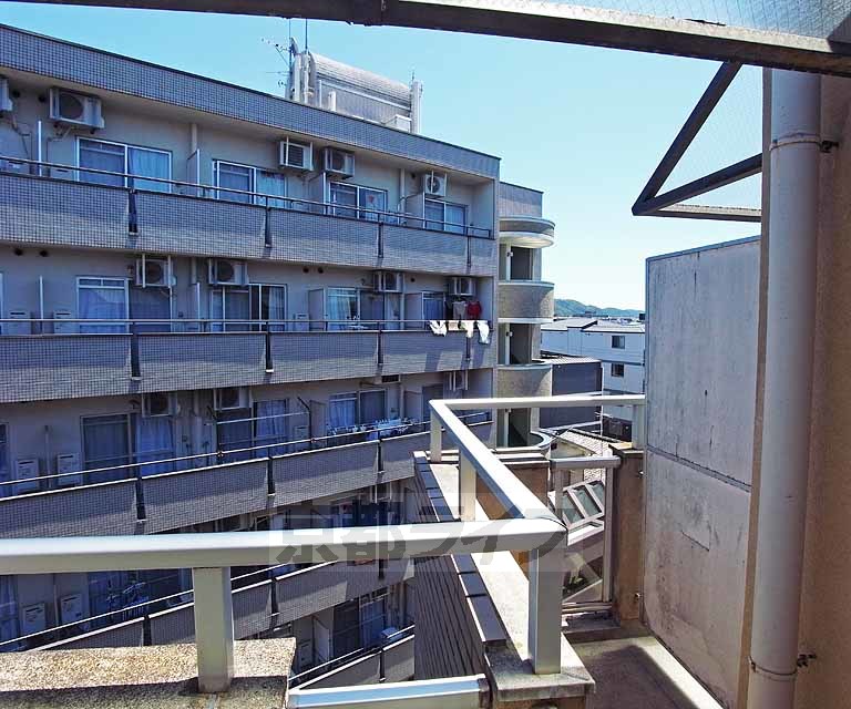 眺望　お隣の建物はずいぶん遠くです
